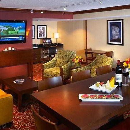 Wyndham Cleveland Airport Hotel Dalaman gambar