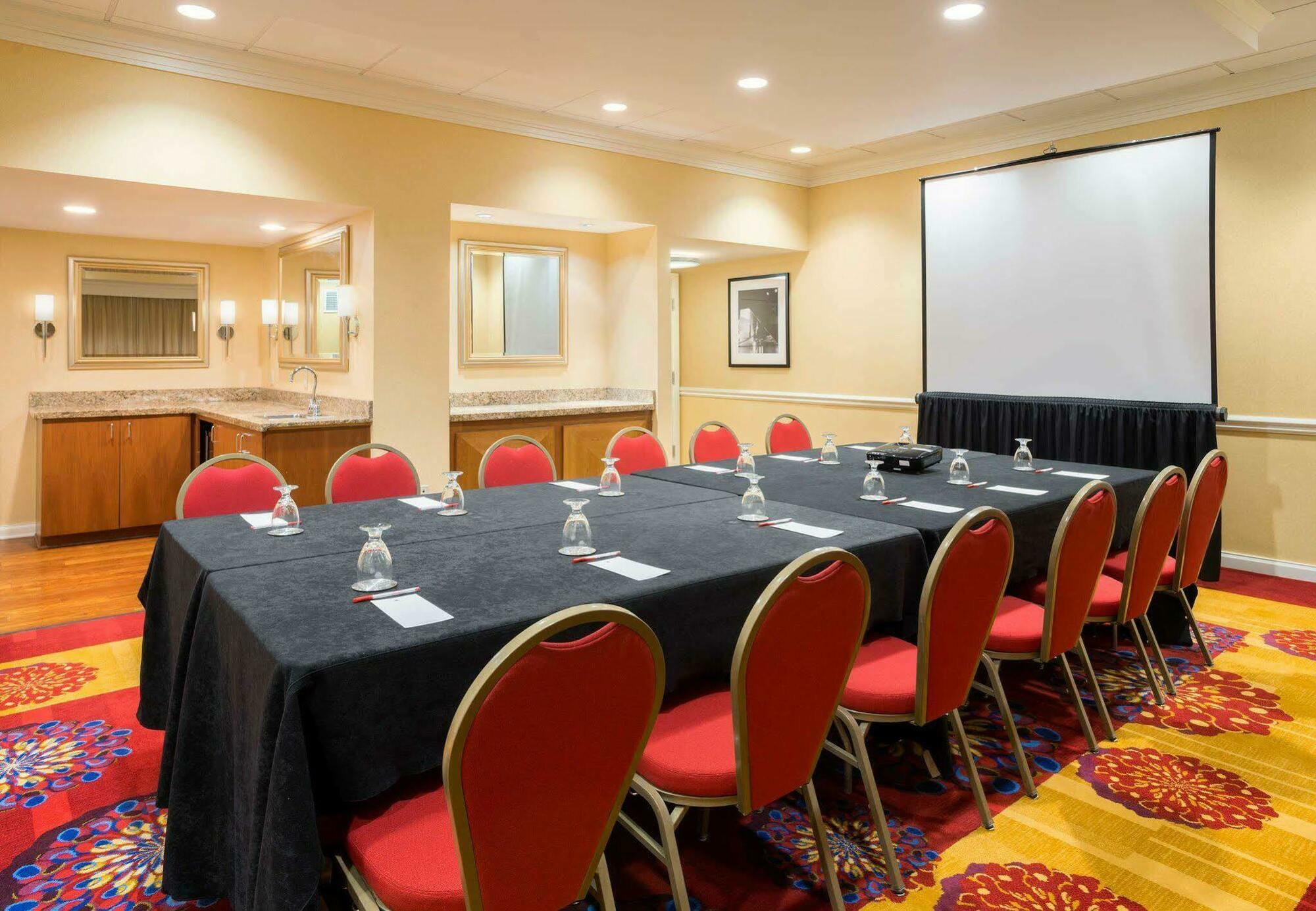 Wyndham Cleveland Airport Hotel Luaran gambar
